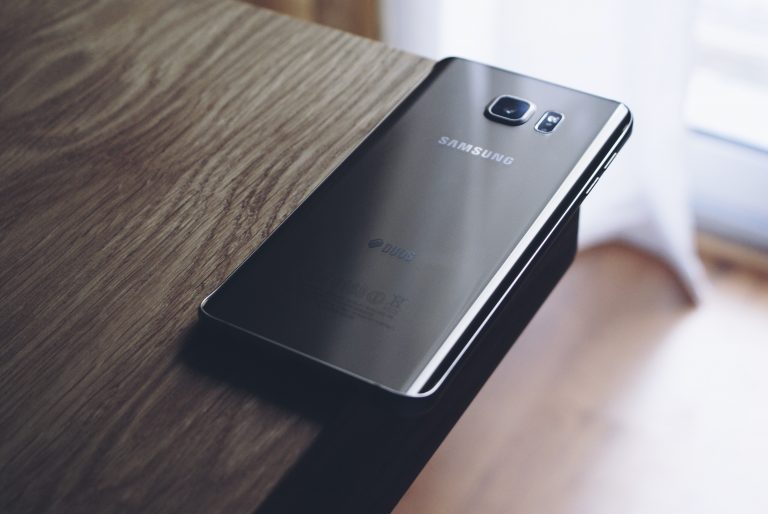 É possível trocar a tela do Samsung em casa?