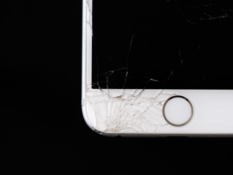 Conserto tela Iphone: o que você precisa saber para economizar no reparo