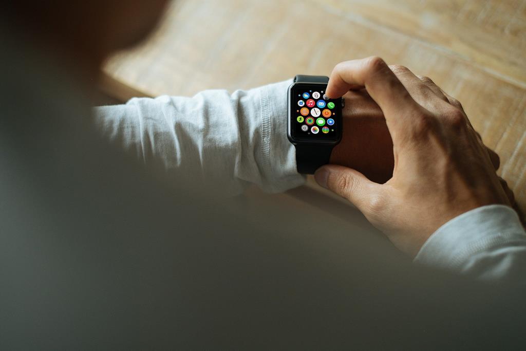 o Apple Watch permite que você pague contas em lojas e restaurantes por aproximação