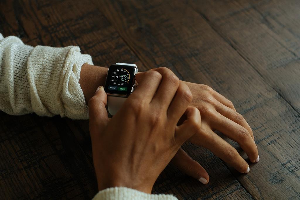 para desemparelhar o relógio com o iPhone é necessário acessar o Watch app