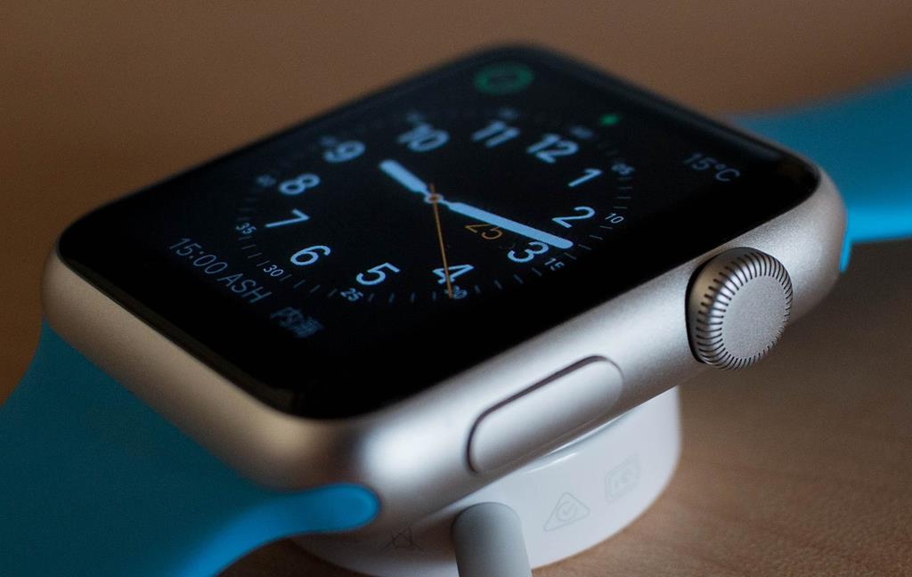 atualmente a caixa do Apple Watch conta com a caixa, pulseira e fio magnético para carregar