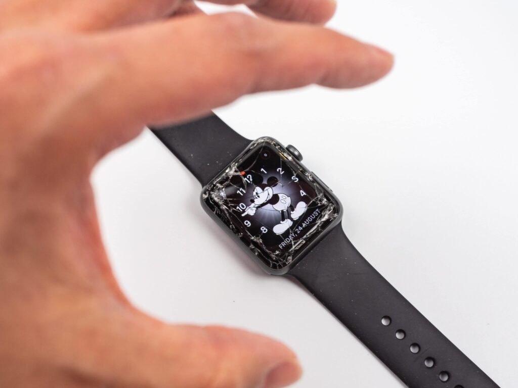 Apple Watch com a tela quebrada