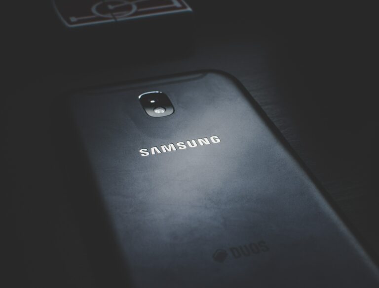 A Samsung cobre tela trincada? A verdade que você precisa saber