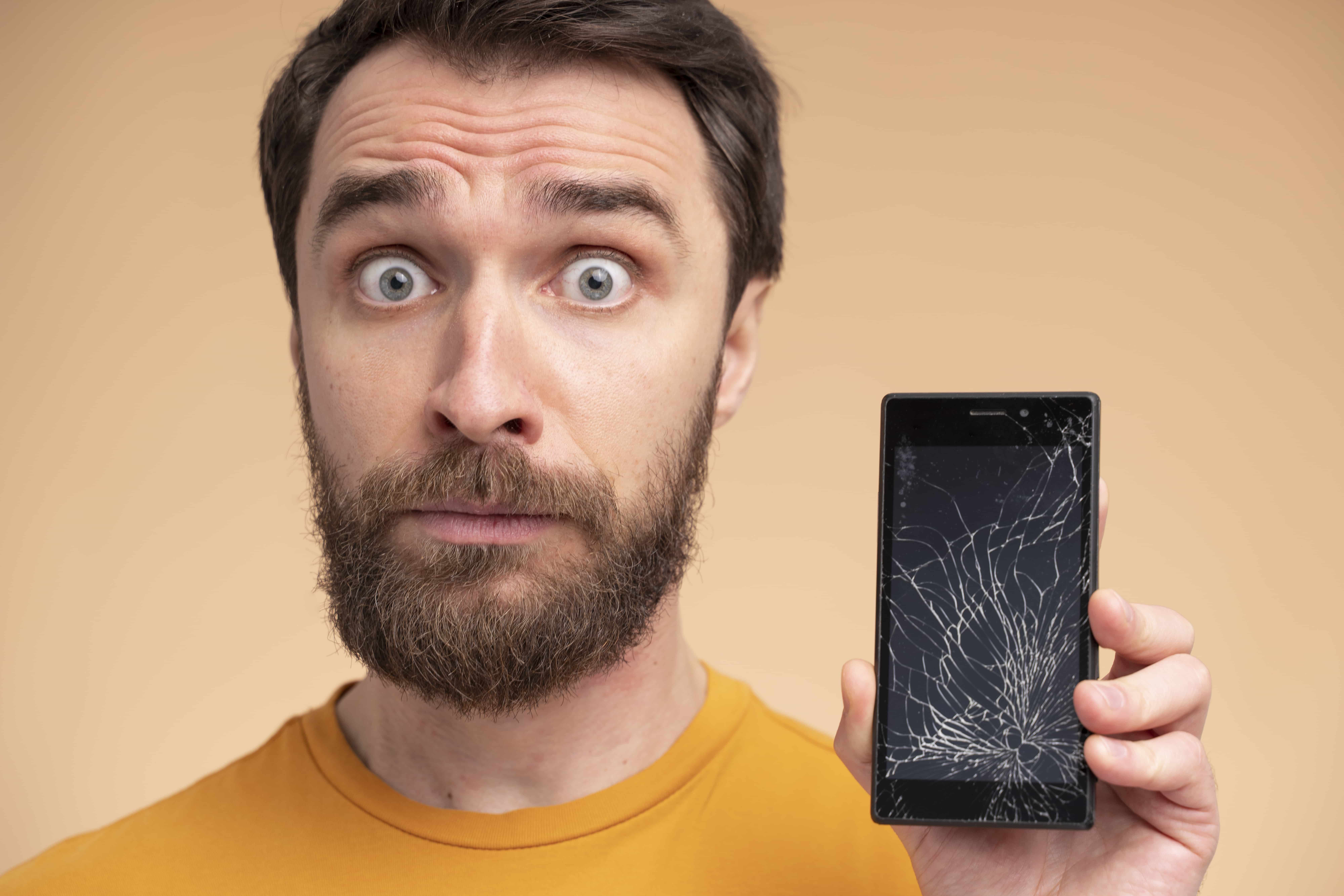 Neste artigo, vamos explorar razões pelas quais não deve usar um telefone com tela quebrada.