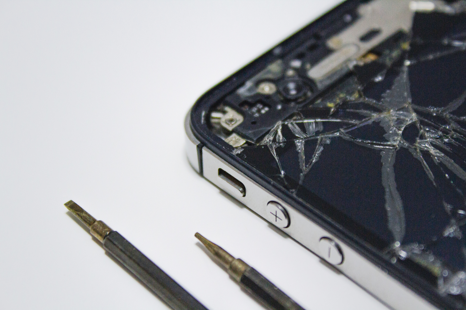 Passo a passo: o que fazer quando quebrar o celular e minimizar o dano.