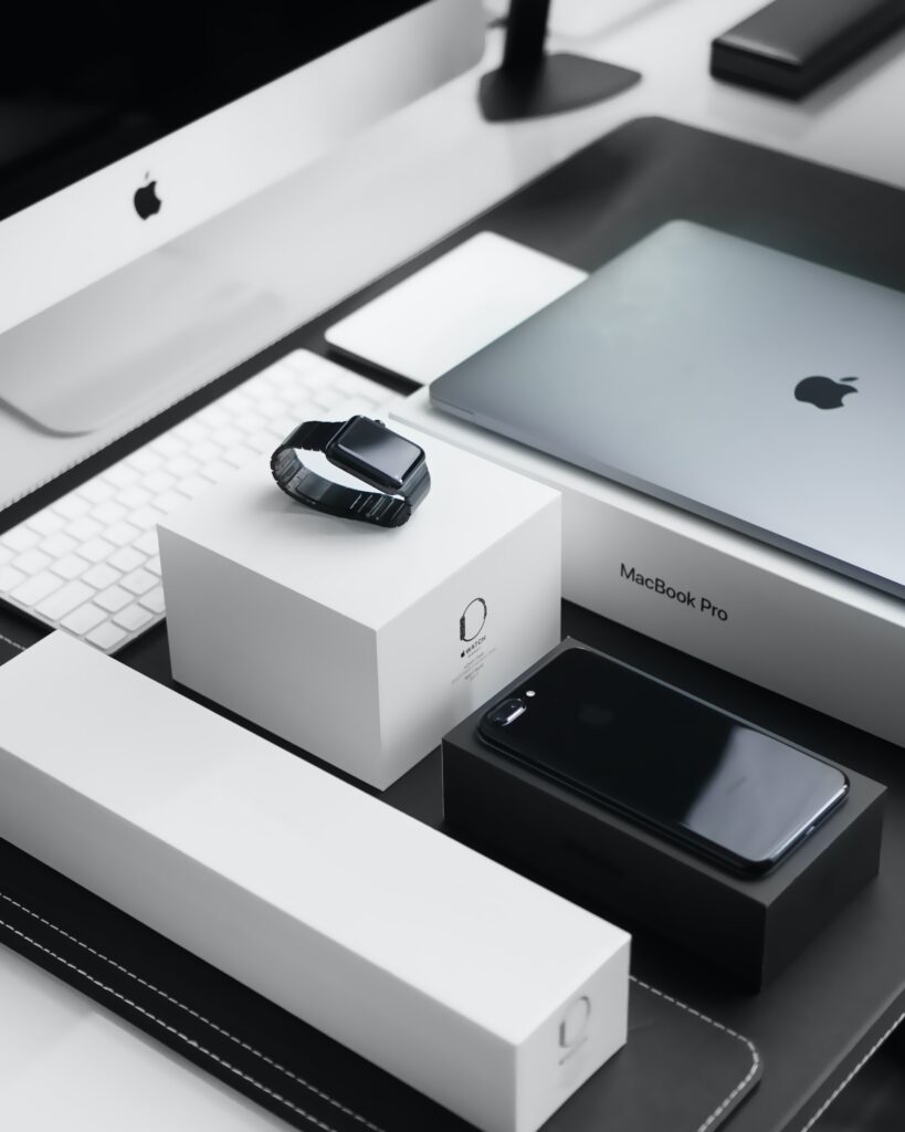 Explorando as maravilhas tecnológicas da Apple: smartwatch, MacBook ou iPhone, qual é o presente perfeito para cada estilo de vida?