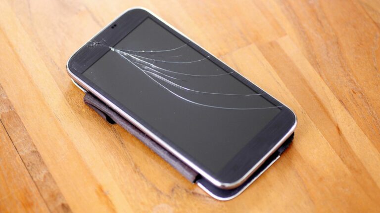 Motivos para substituir imediatamente a tela quebrada do seu iPhone