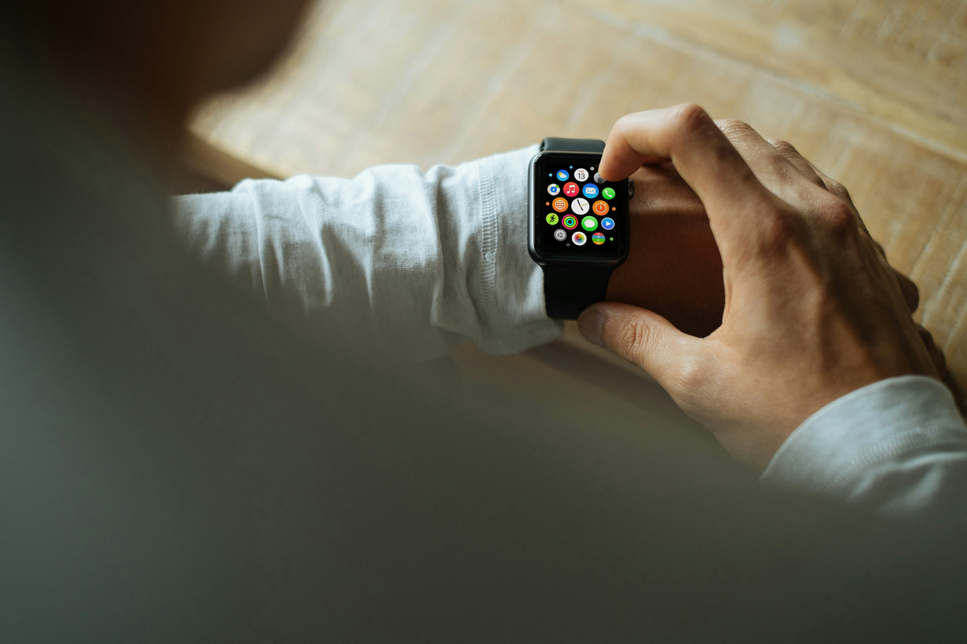 Dê uma nova vida ao seu Apple Watch com reparo de tela eficiente e fácil envio pelo Correios.