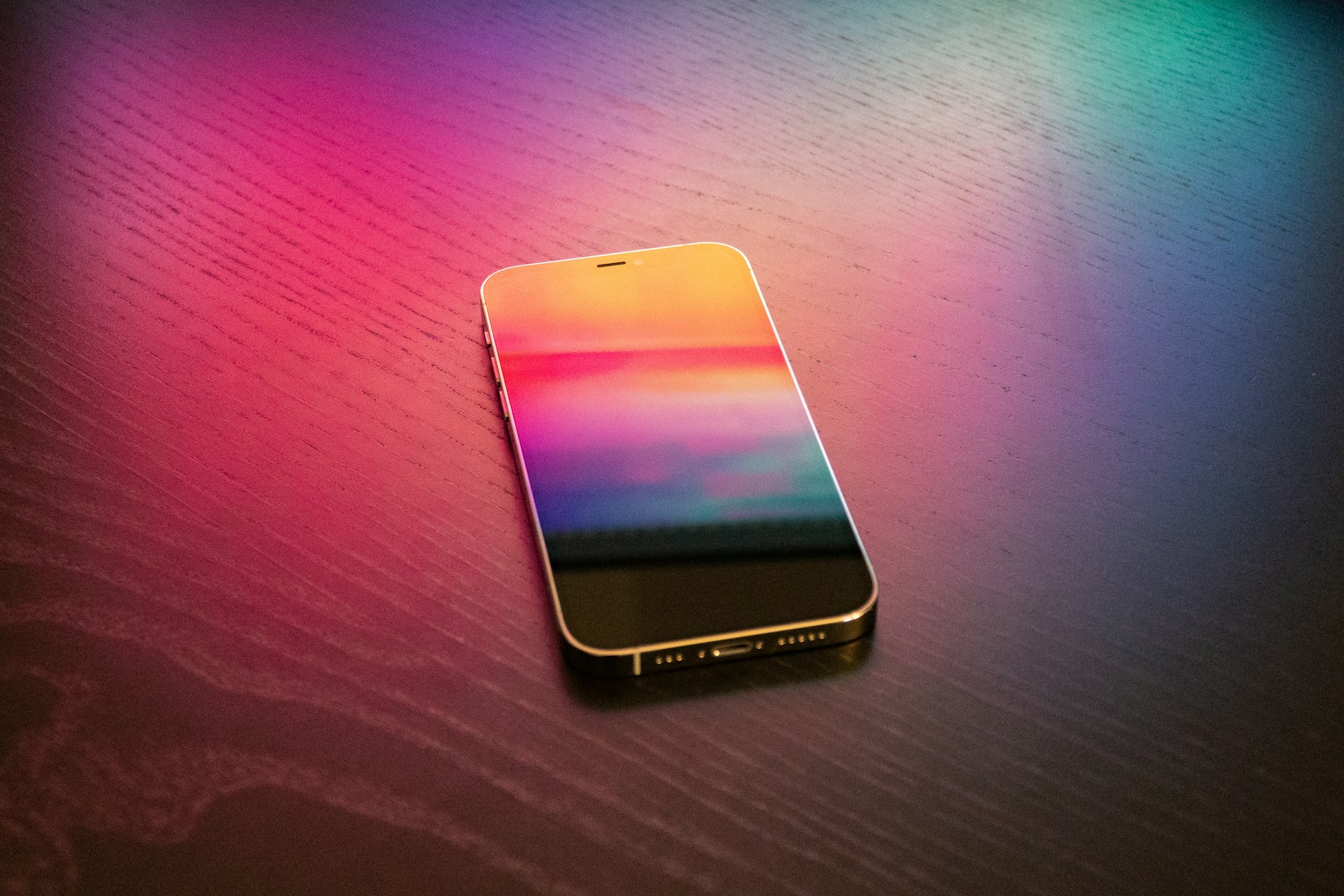 Encontre soluções eficazes para corrigir as linhas verticais coloridas na tela do seu iPhone de forma rápida e fácil.