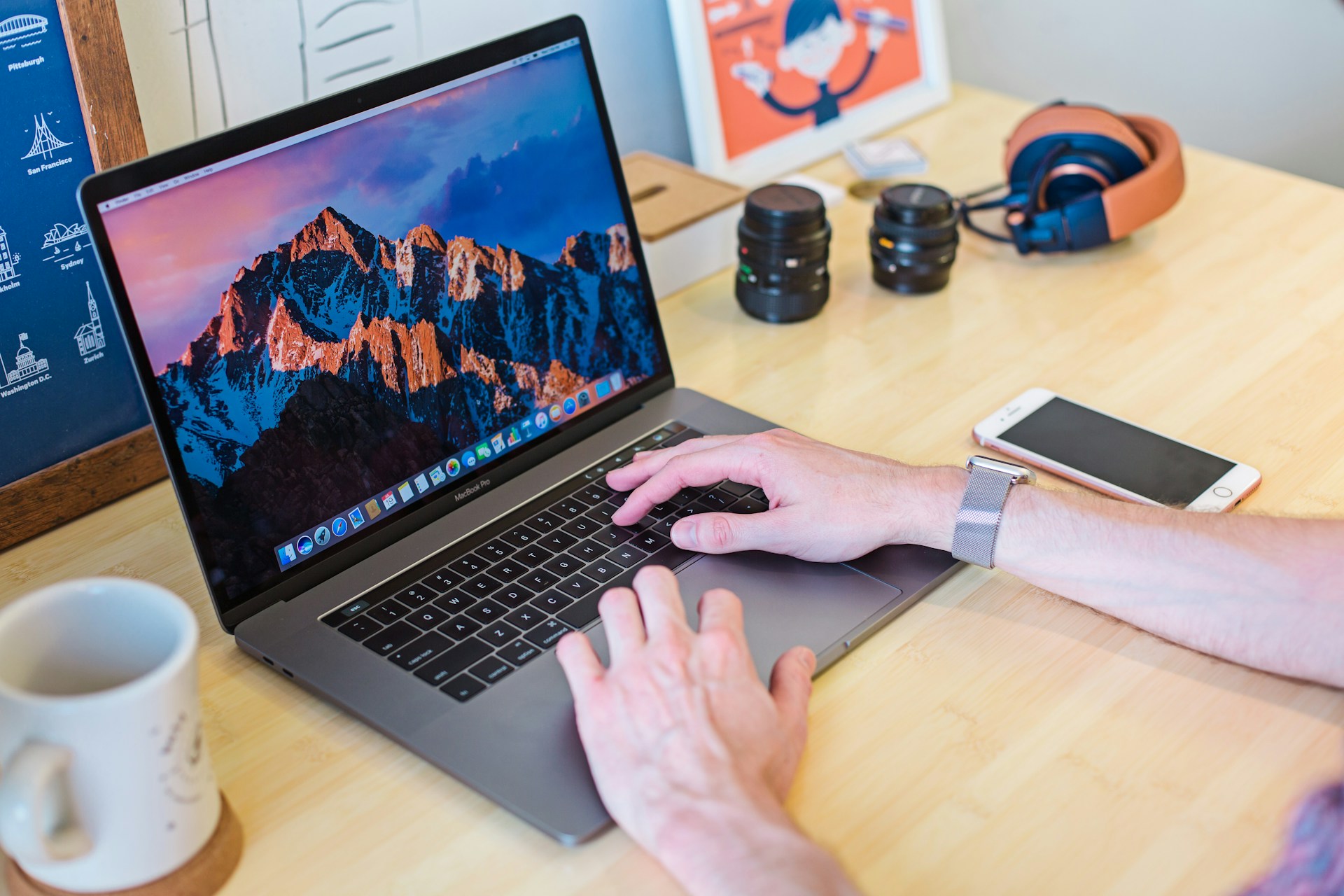 Descubra como aplicar um protetor de tela no seu macbook com nosso guia completo. Proteja sua tela contra arranhões e sujeira.